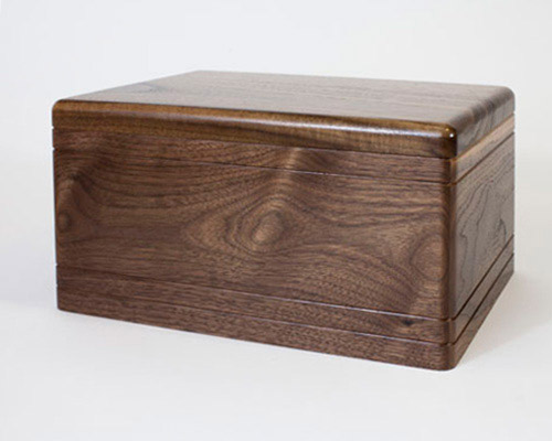 Funeral urn in Walnut