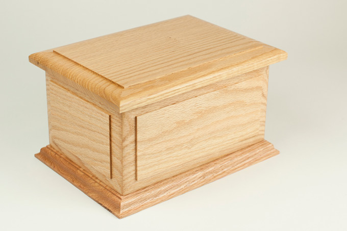 Wooden urn in Oak