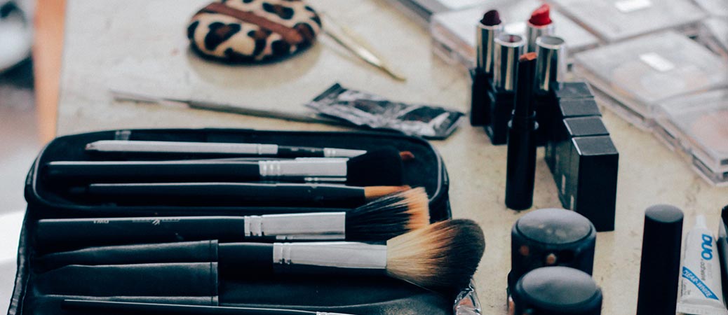 Tips On Doing The Deceased S Makeup For A Home Funeral Urns Online
