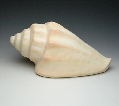 Ocean-friendly cockerel shell urn