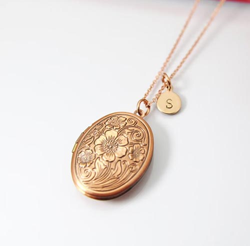 Keepsake Locket Ideas: Preserve Funeral Flower Petals