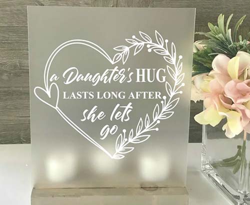 daughers hug- tealight remembrance sign
